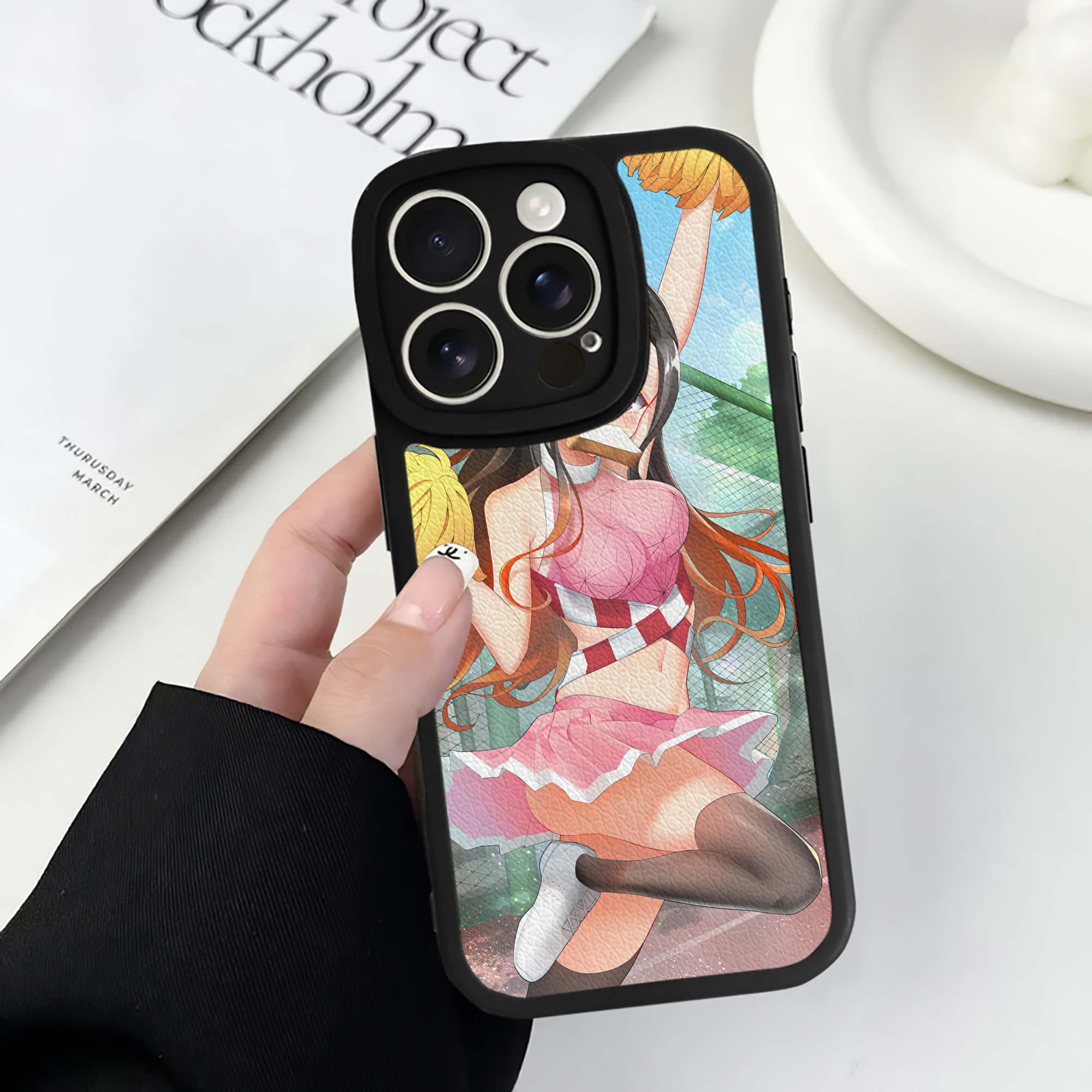 （画像用） 鬼滅の刃（きめつのやいば）竈門 禰󠄀豆子／かまど ねずこ Kamado Nezuko 【iPhone 16シリーズ対応】シリコンスマホケース（レザー調） 材質：シリコン
